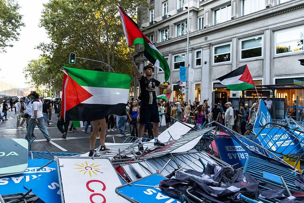 Protestors at the Vuelta a Espana final stage in Madrid