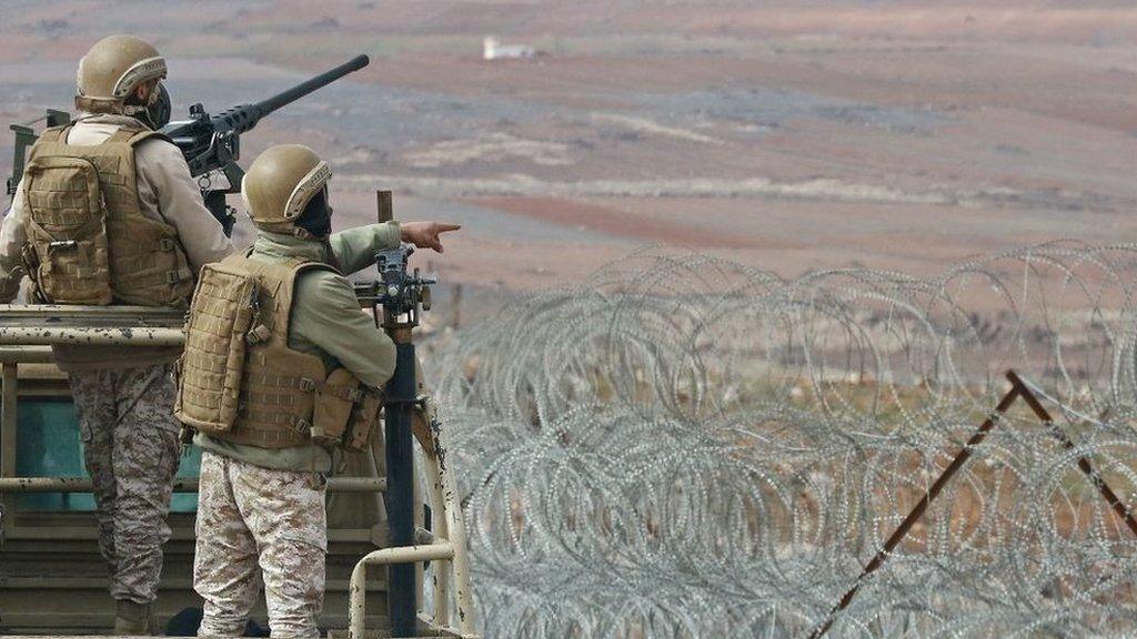 Jordanian army soldiers patrol along the border with Syria to prevent drug trafficking (17 February 2022)