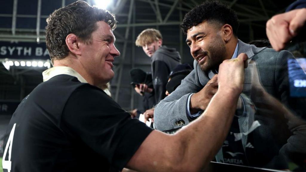 Richie Mo'unga talks with Scott Barrett