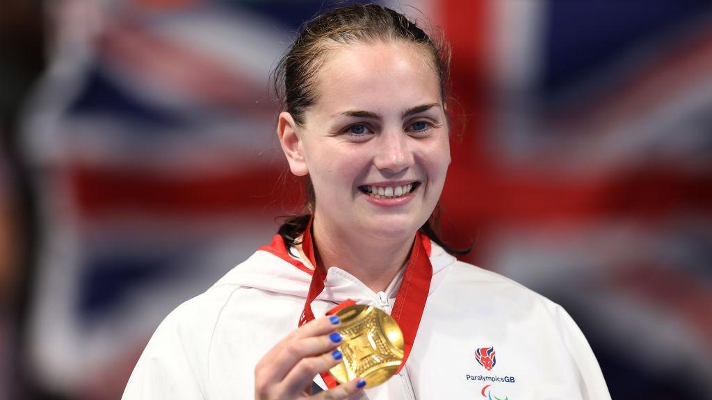 Tully Kearney with her gold medal