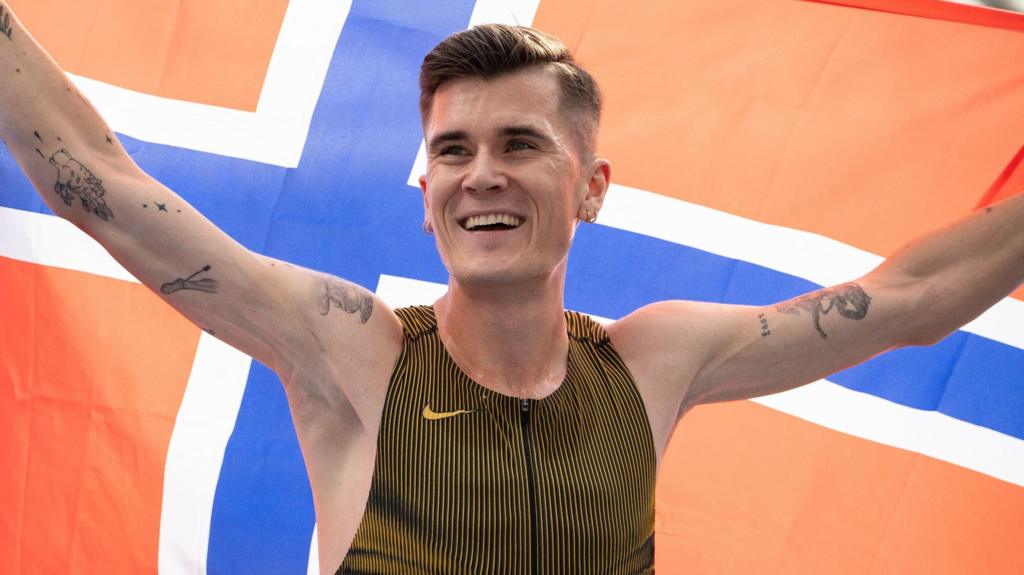 Ingebrigtsen stabilisce due record mondiali indoor