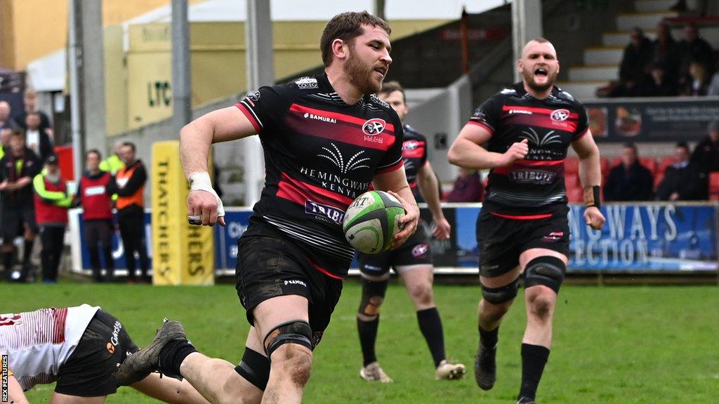 John Stevens scoring a try for Cornish Pirates this season