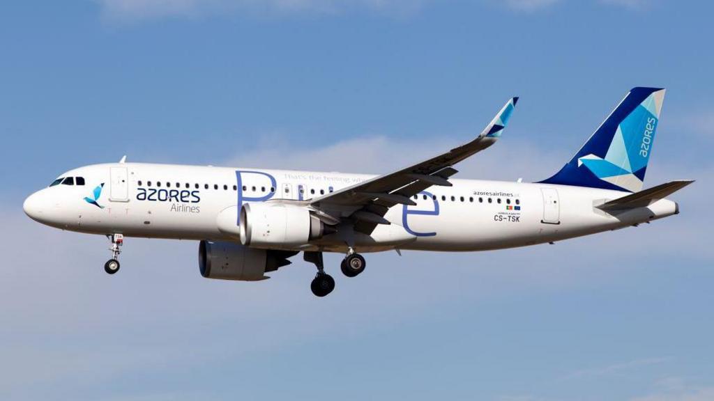 Boeing 737 in flight (Azores Airlines with blue sky behind)