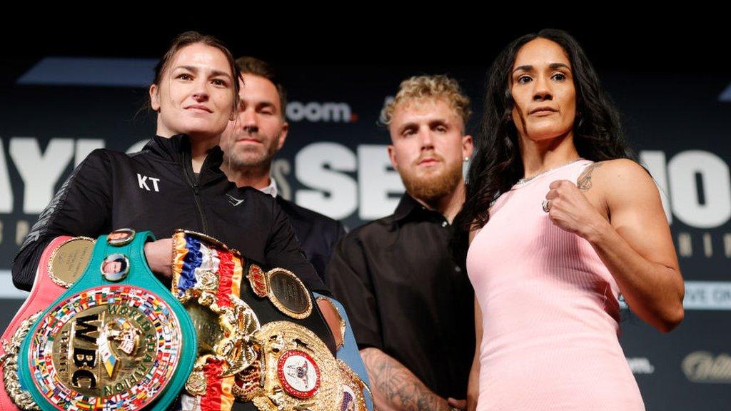 Amanda Serrano and Katie Taylor pose for pictures