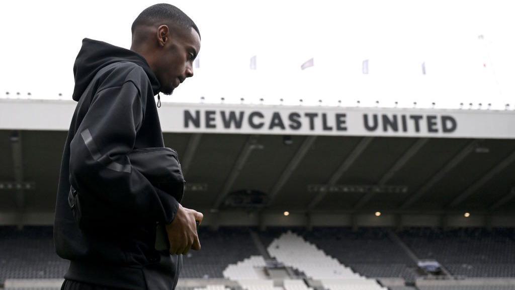 Alexander Isak remains determined to leave Newcastle United and join Liverpool