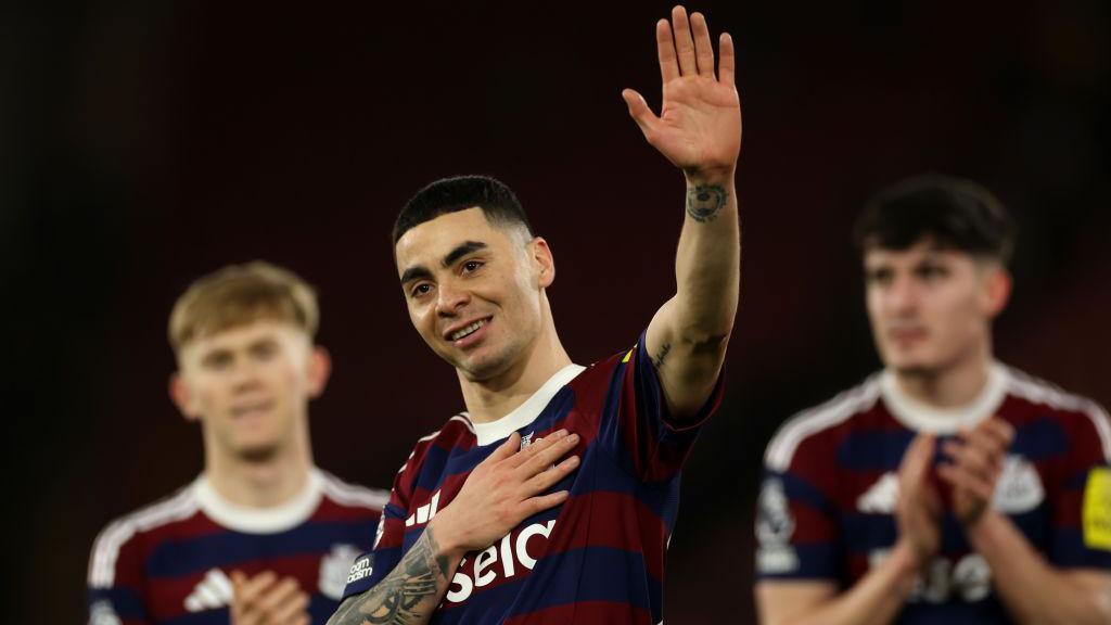 Miguel Almiron waves to the crowd at St Mary's Stadium