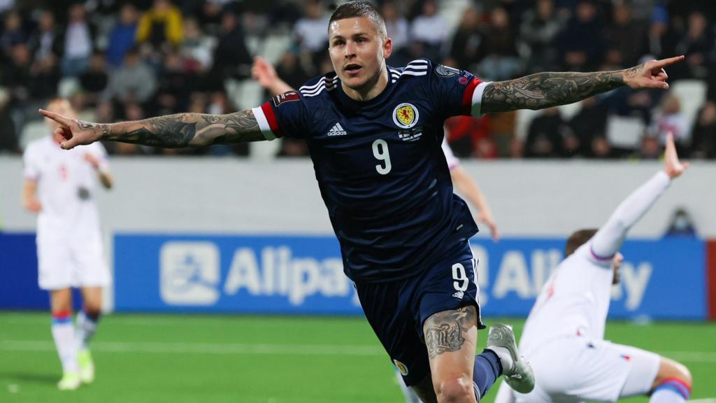 Lyndon Dykes scored a late goal for Scotland