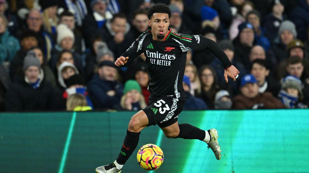 Ethan Nwaneri of Arsenal runs with the ball during the Premier League match between Brighton & Hove Albion FC and Arsenal FC at Amex Stadium on January 04, 2025