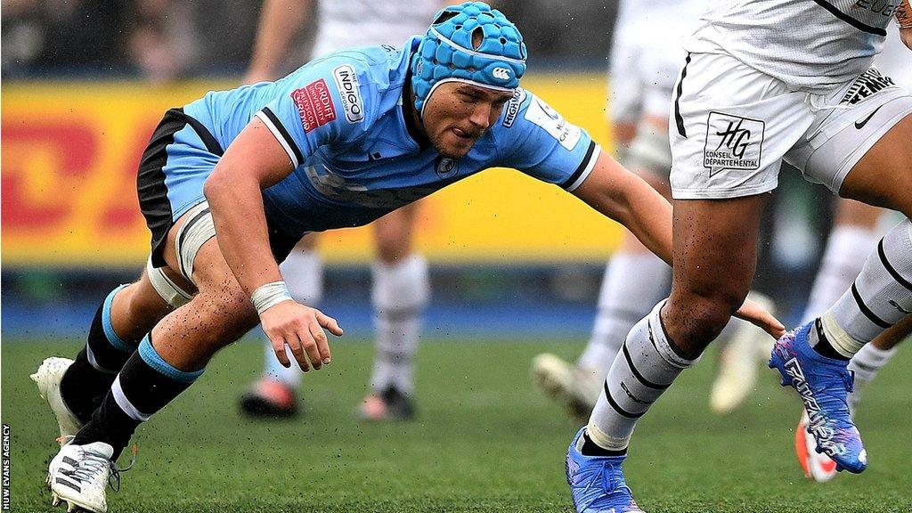 Olly Robinson dives to tackle