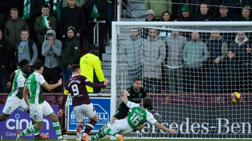 Lawrence Shankland opened the scoring from close range early on