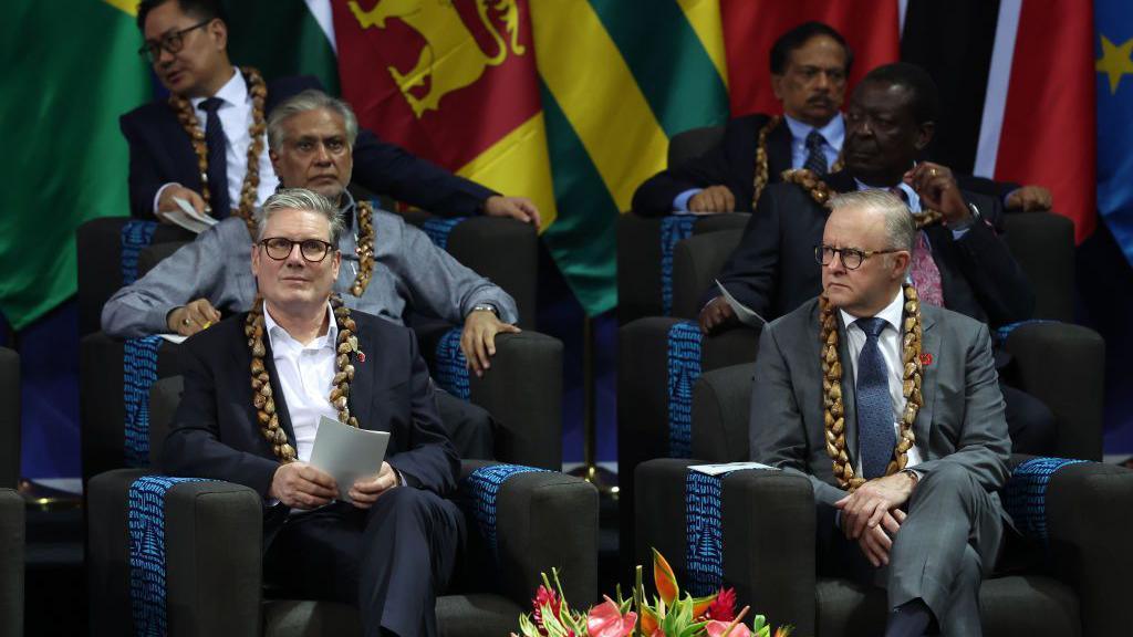 Sir Keir Starmer in the front row of a delegation of Commonwealth leaders.