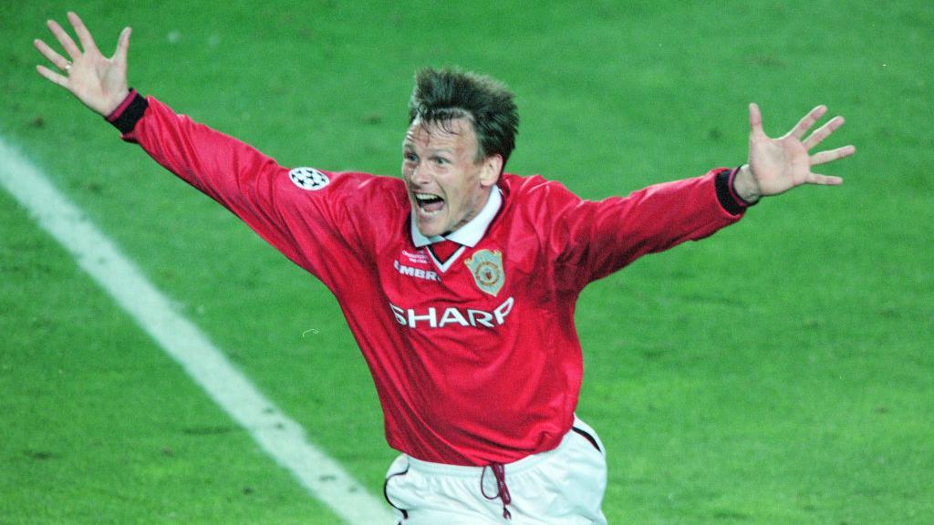 Man Utd news: Teddy Sheringham signs on this day 25 years ago - BBC Sport
