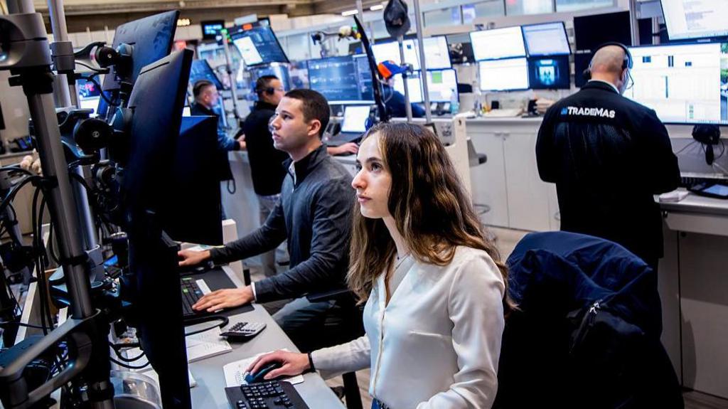 US stock markets rise on Trump tariff rollback