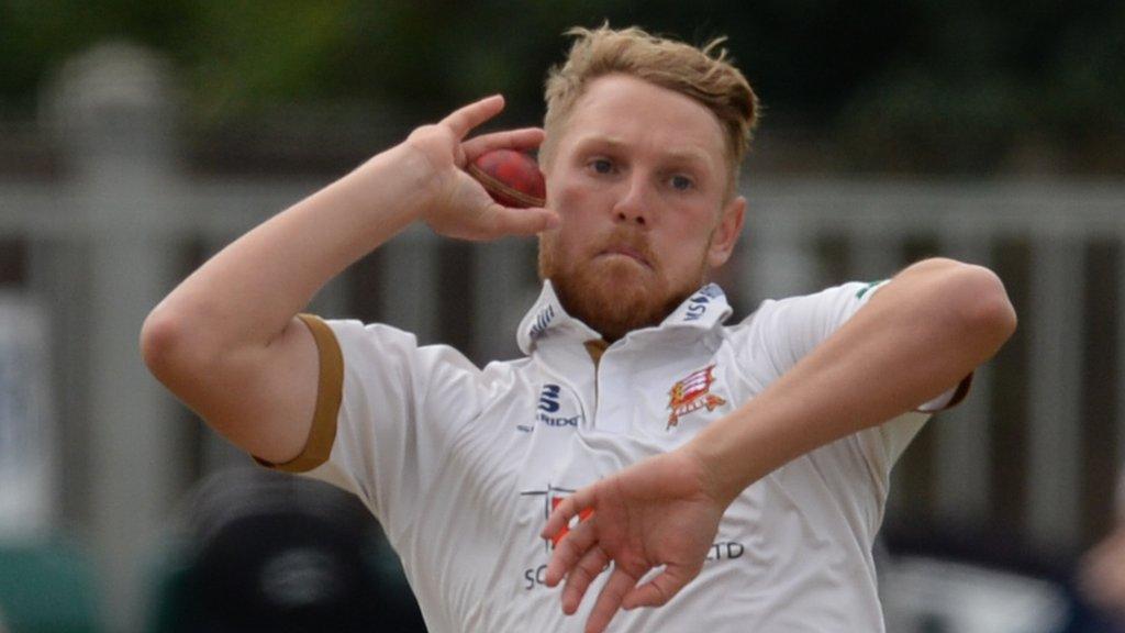 Essex fast bowler Jamie Porter's second-innings haul took him to 50 County Championship victims for the fourth successive season