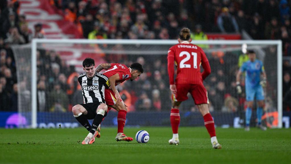 Luis Diaz and Tino Livramento tussle for the ball 