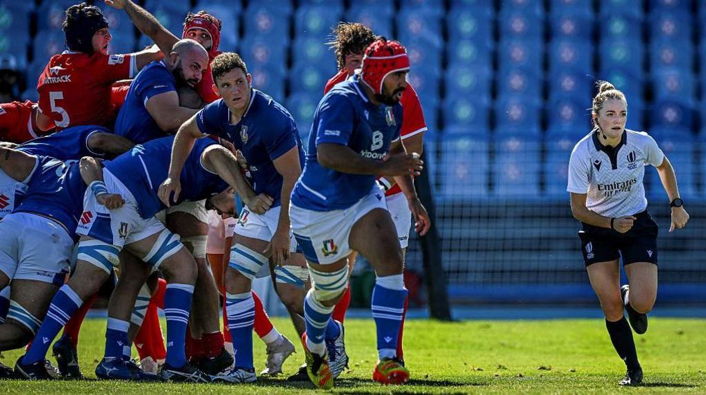 Scottish referee Hollie Davidson is pictured in action during the friendly match between Portugal and Italy at Restelo stadium in Lisbon on June 25, 2022. It was the first time that a team participating in the Six Nations Tournament (Italy) was led by a woman.