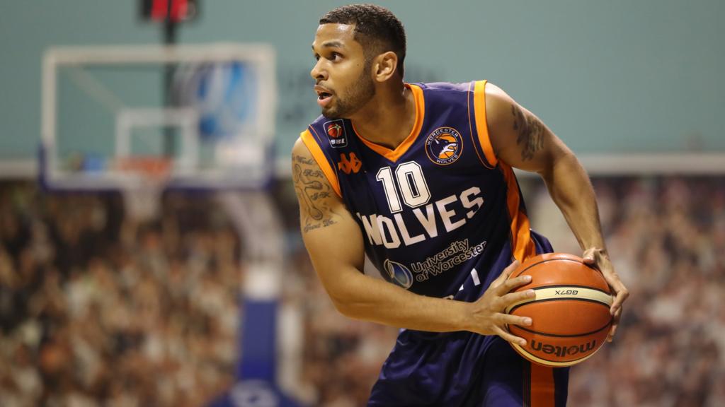 Ashton Kahn in action for Worcester Wolves in the BBL