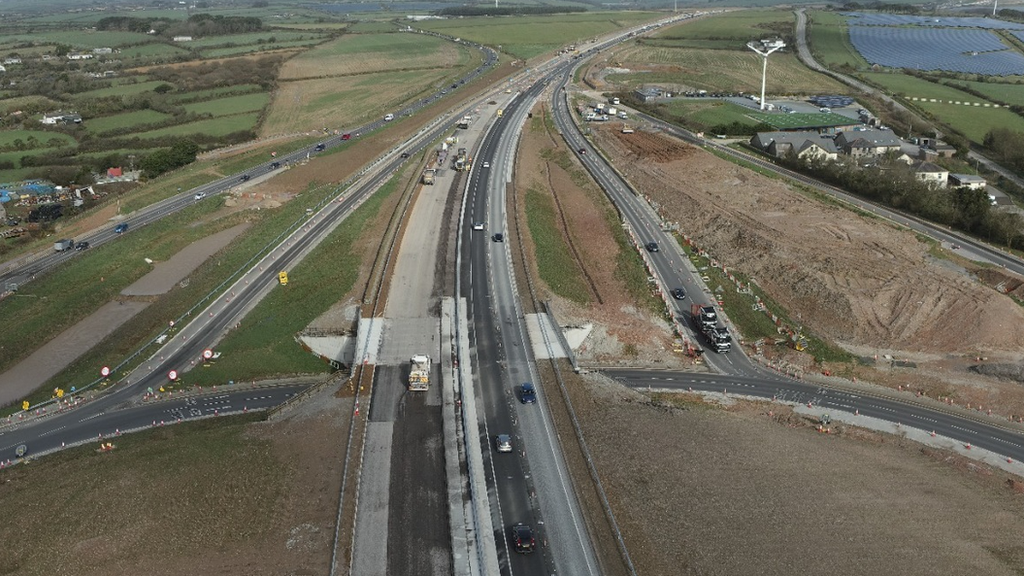 Congestion warning over weekend closure of A30 in Cornwall - BBC News