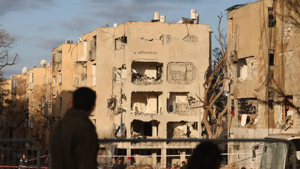 Iran Threatens to Target Regional Infrastructure Amid US Tensions