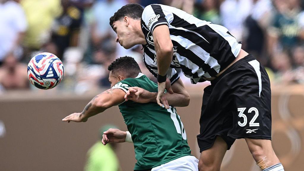 Jair Cunha (right) beats Paulinho of Palmeiras to a header during their last-16 tie at the Club World Cup