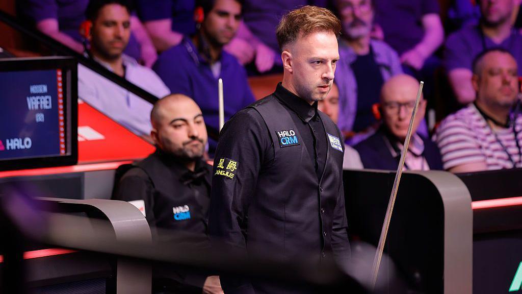 Judd Trump weighs up a shot