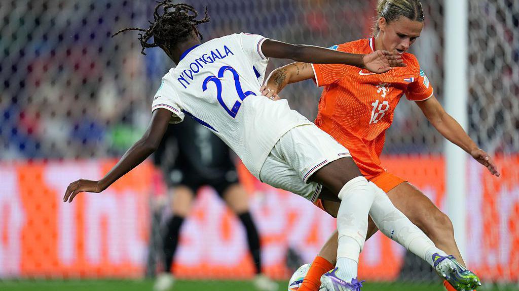 Kerstin Casparij tackles  Melween N'Dongala