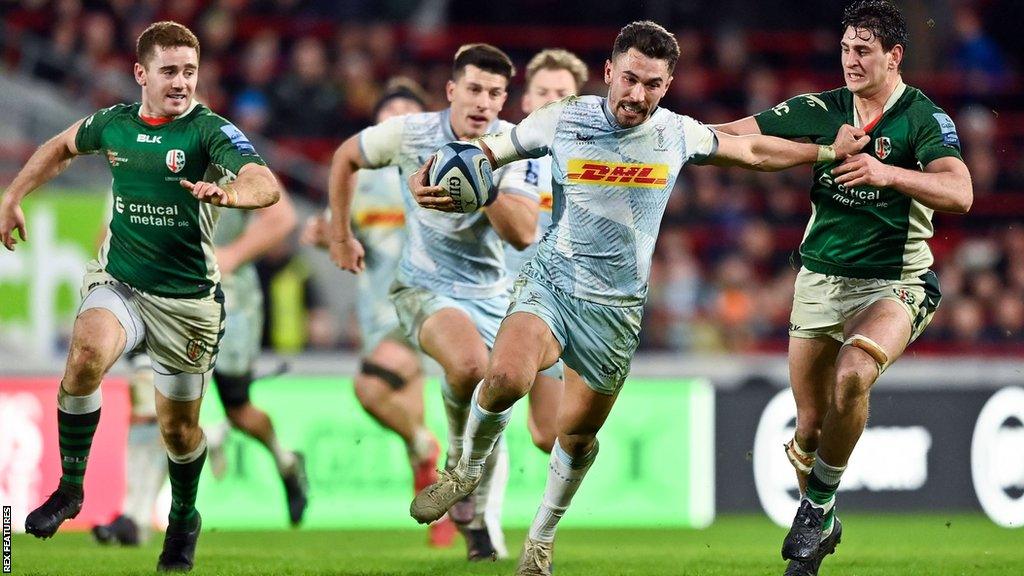 Harlequins outside back Nick David has signed a new contract to stay at the club.