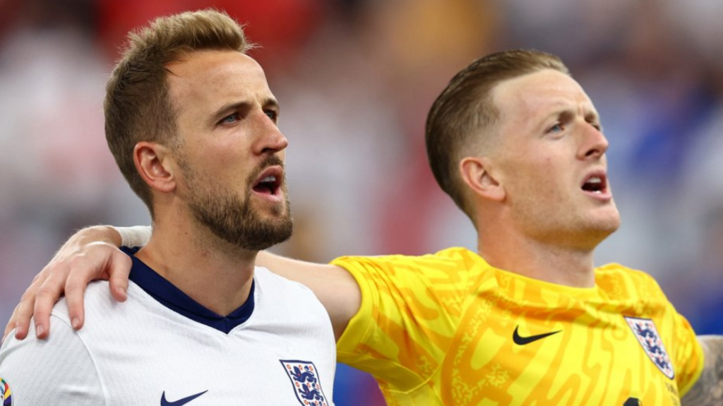 England captain Harry Kane and goalkeeper Jordan Pickford singing the national anthem