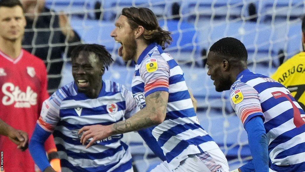 Jeff Hendrick celebrates