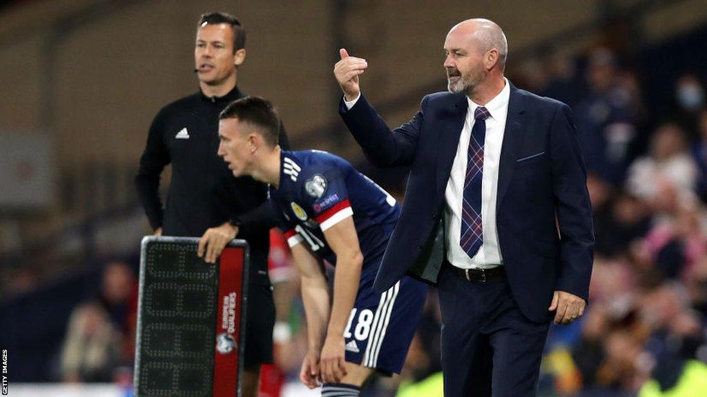 David Turnbull prepares to come on as a substitue in Scotland's game with Moldova in 2021, with Steve Clarke looking on