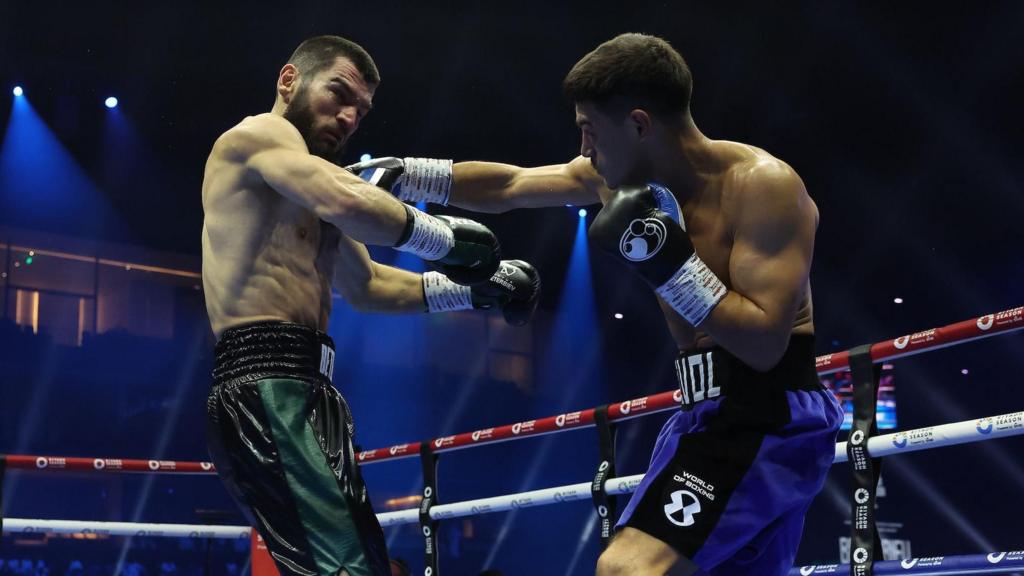 Artur Beterbiev vs Dmitry Bivol LIVE: Result & reaction as Beterbiev ...