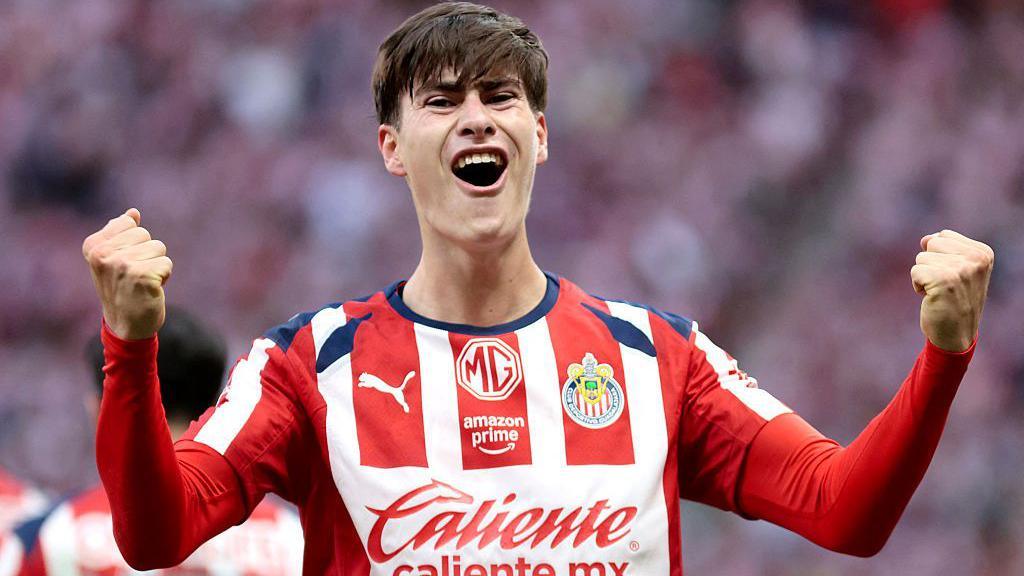 Armando Gonzalez celebrates after scoring Guadalajara's fourth goal against San Luis in the Liga MX
