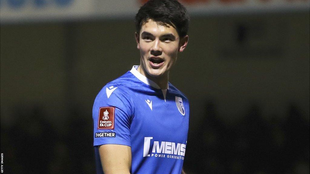 Elkan Baggott in action for Gillingham