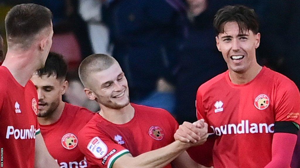 Isaac Hutchinson scores for Walsall