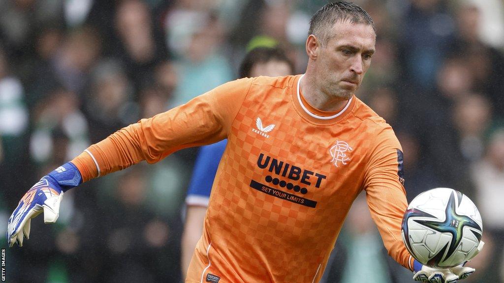 Allan Mcgregor kicks the ball