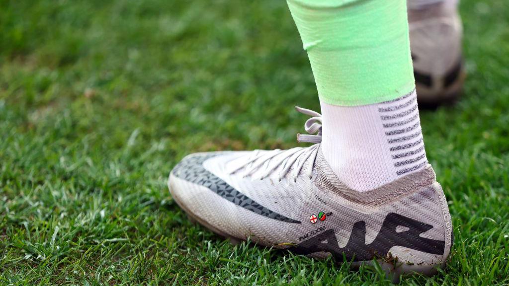 Cole Palmer boot with the two flags of England and Saint Kitts and Nevis 