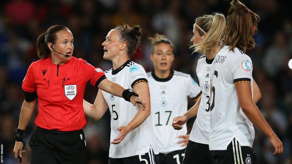 Cheryl Foster speaks to Germany players during their Euro 2022 semi-final against France