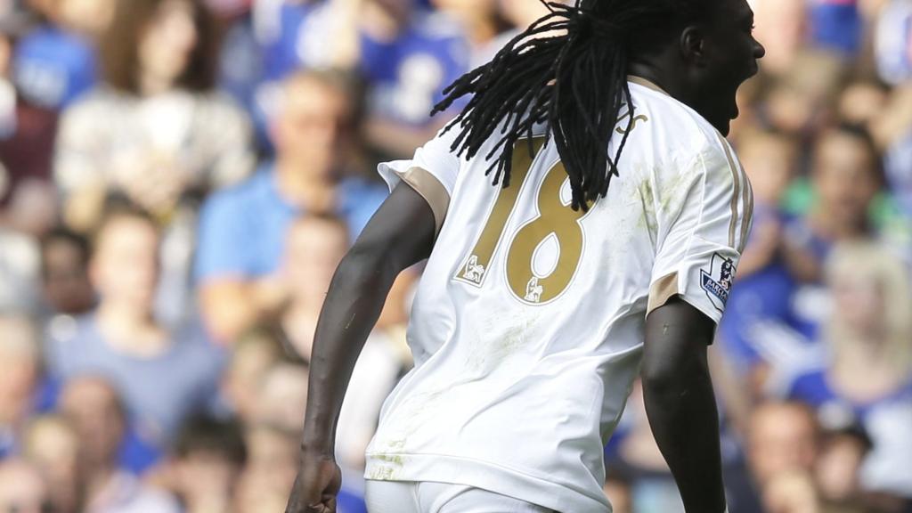 Bafetimbi Gomis celebrates