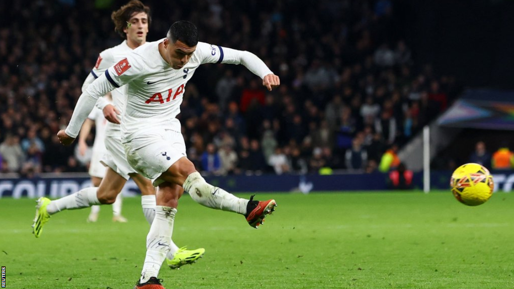 Pedro Porro scores for Tottenham