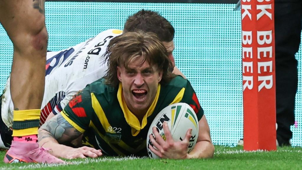 Cameron Munster scores a try