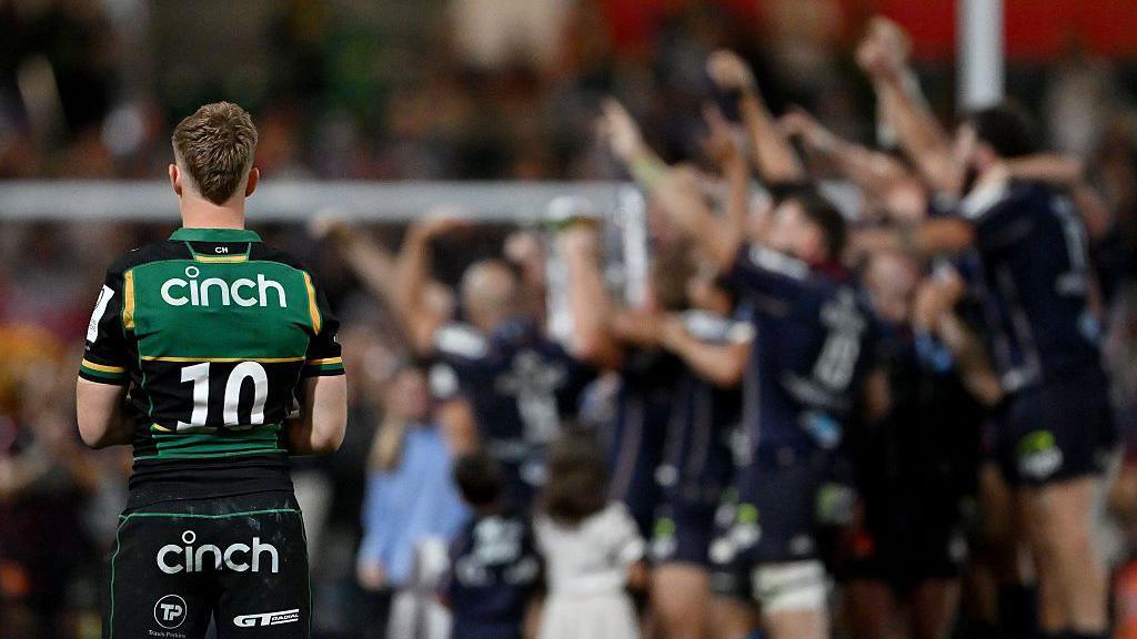 Fin Smith watches Bordeaux celebrate