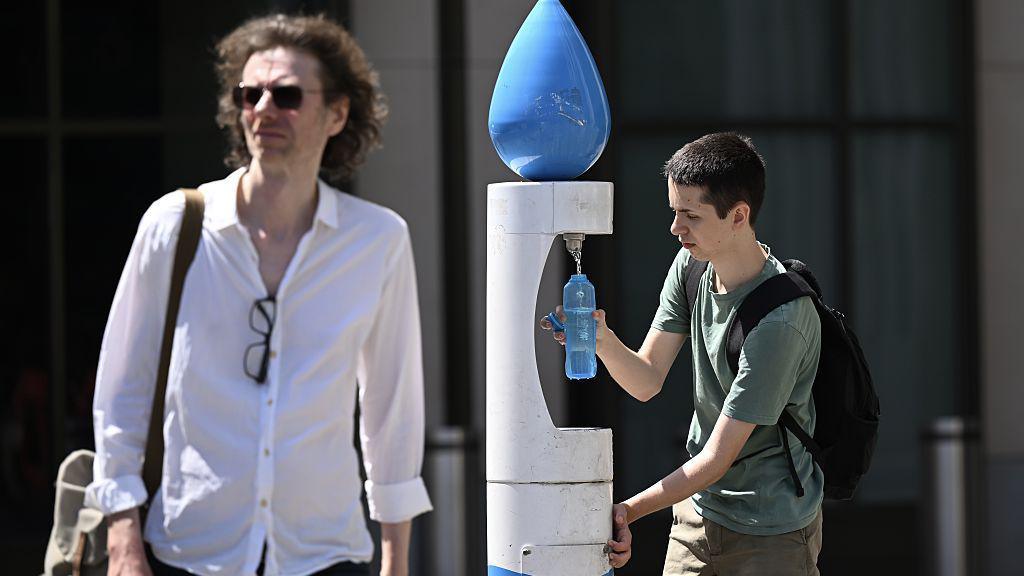 residents and tourists seek relief from high temperatures as the heatwave affects daily life on June 24, 2026, in London, United Kingdom. 