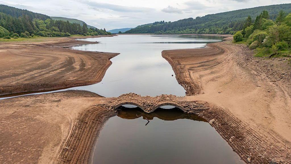An aerial view of a reservoir which has been exposed by low water levels at the Llwyn-on reservoir in Merthyr Tydfil.