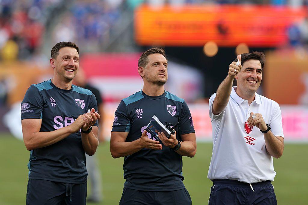 Andoni Iraola (right) with Shaun Cooper (centre) and Tommy Elphick (left)