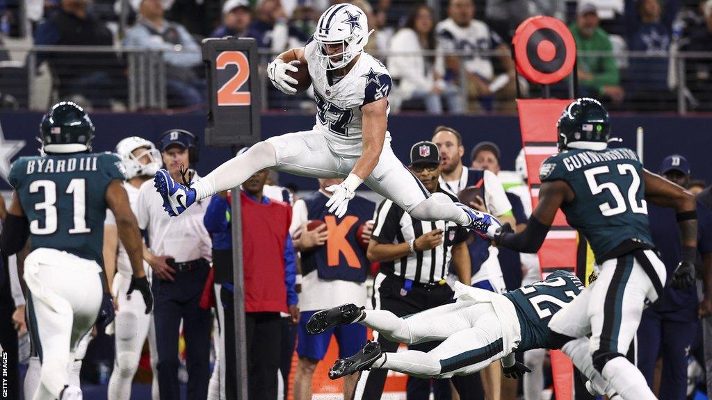 Cowboys tight end Jake Ferguson jumps high