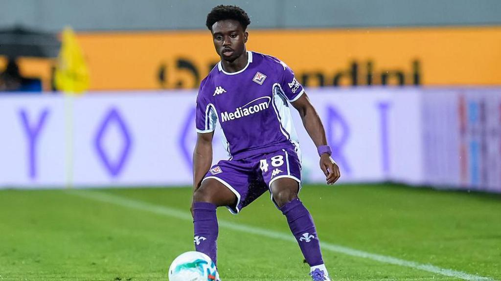Tariq Lamptey in match action for Fiorentina wearing an all purple kit