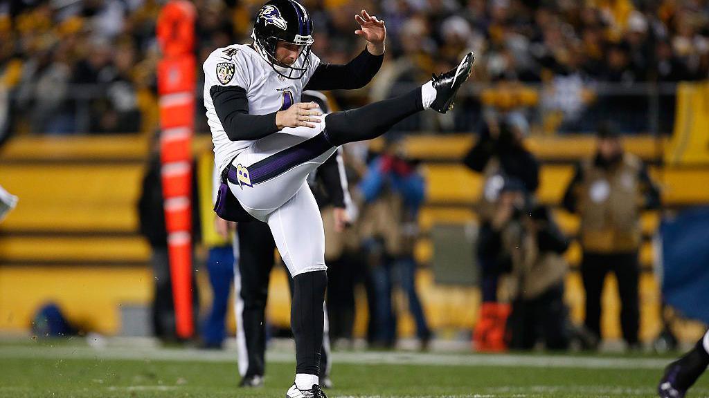 Sam Koch punts the ball against the Pittsburgh Steelers in 2014