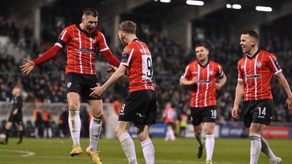 Jamie McGonigle of Derry City, centre celebrates with team-mate Ryan Graydon