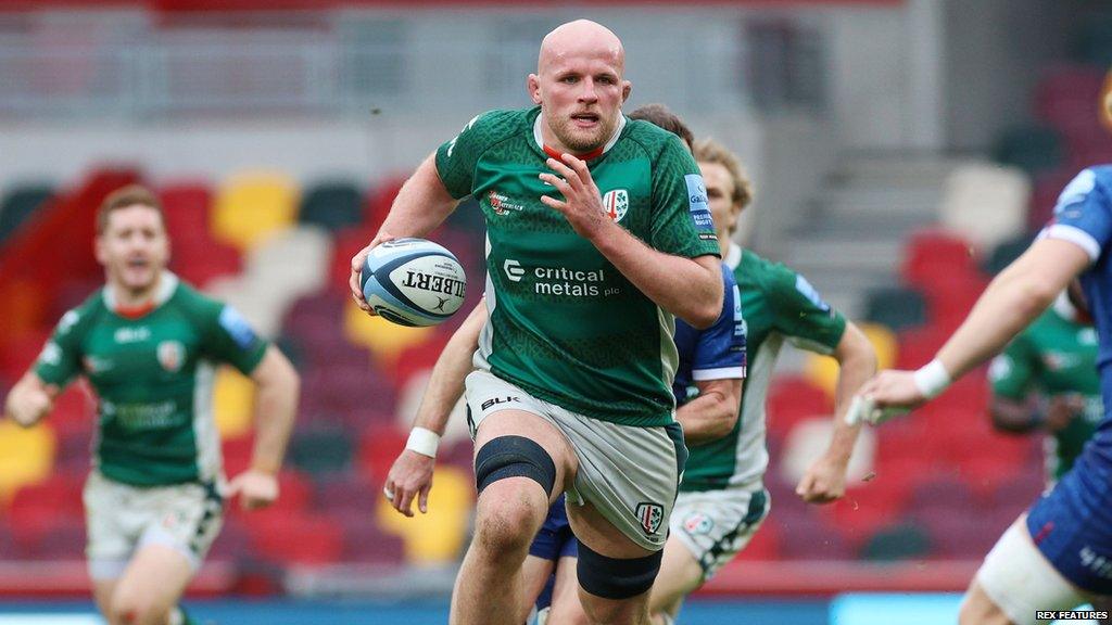 Caulfield carrying the ball