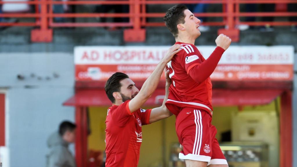 Aberdeen's Kenny McLean (right) celebrates